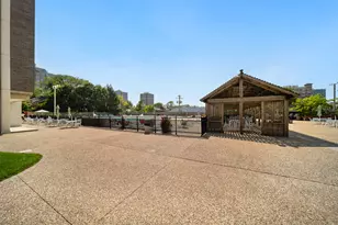 4250 N Marine Dr, Chicago, IL 60613 - Photo 33