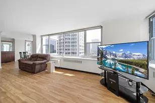 4250 N Marine Dr, Chicago, IL 60613 - Photo 9