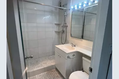 1360 N Sandburg Terrace #401C, Chicago, IL 60610 - Photo 17