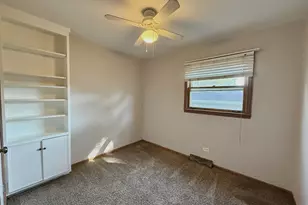 340 N Illinois Ave, Glenwood, IL 60425 - Photo 11