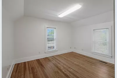 942 E State Street, Geneva, IL 60134 - Photo 17
