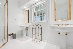 1053 Laurie Ln, Burr Ridge, IL 60527 - Photo 17