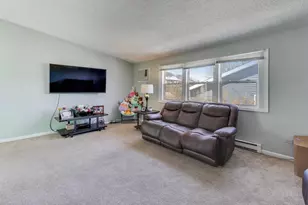 627 Chardonnay Ln, Crystal Lake, IL 60014 - Photo 3