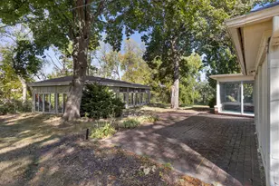 2020 Glenview Rd, Rockford, IL 61107 - Photo 21