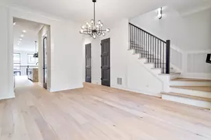 3923 N Bernard St, Chicago, IL 60618 - Photo 9