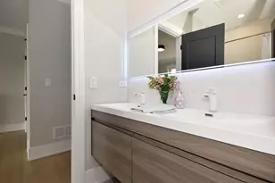 3923 N Bernard St, Chicago, IL 60618 - Photo 23