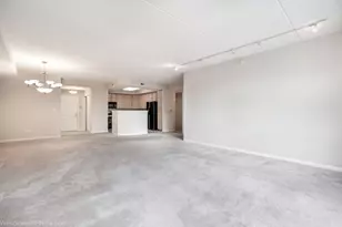 445 Village Green Ct, Lincolnshire, IL 60069 - Photo 9