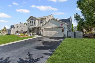 1549 Hollytree Ln, Crystal Lake, IL 60014 - Photo 3