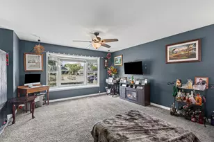 1549 Hollytree Ln, Crystal Lake, IL 60014 - Photo 7