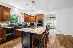 39W430 Armstrong Ln, Geneva, IL 60134 - Photo 9