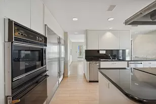 132 E Delaware Pl, Chicago, IL 60611 - Photo 11