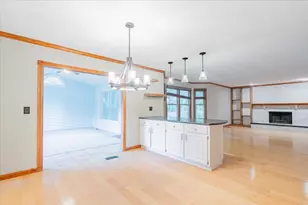 10 Inverness Dr, Bloomington, IL 61701 - Photo 11