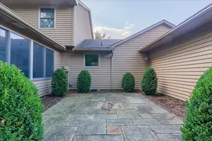 10 Inverness Dr, Bloomington, IL 61701 - Photo 43