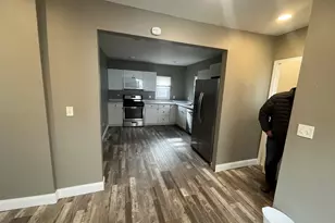 1002 N Roosevelt Ave, Bloomington, IL 61701 - Photo 7