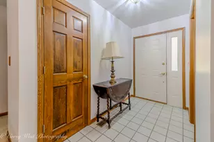 1208 Foxpointe Dr, Sycamore, IL 60178 - Photo 5