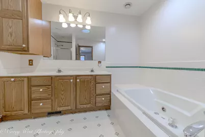 1208 Foxpointe Drive, Sycamore, IL 60178 - Photo 17