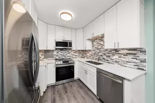 260 E Chestnut St, Chicago, IL 60611 - Photo 5