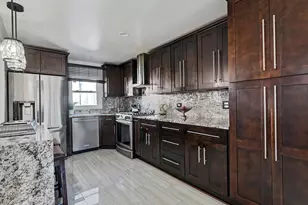 7702 W 66th St, Bedford Park, IL 60501 - Photo 9