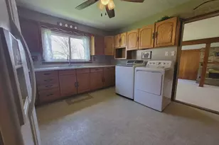 405 S Grove St, Colfax, IL 61728 - Photo 7