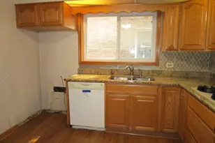 942 Bellwood Ave, Bellwood, IL 60104 - Photo 9