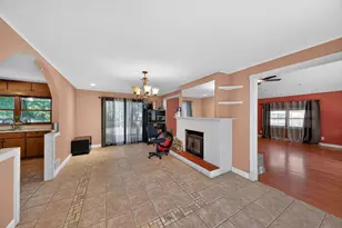 11S100 Carpenter St, Lemont, IL 60439 - Photo 5