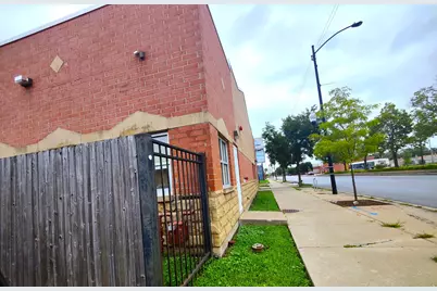 10526 S Halsted Street, Chicago, IL 60628 - Photo 9