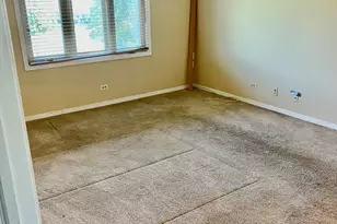 18600 Village West Dr, Hazel Crest, IL 60429 - Photo 11