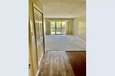 18600 Village West Drive #310, Hazel Crest, IL 60429 - Photo 5