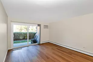 1085 Higgins Quarters Dr, Hoffman Estates, IL 60194 - Photo 3