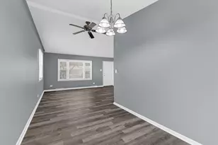 1225 N King Dr NE, South Holland, IL 60473 - Photo 9