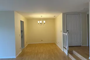 1250 N Streamwood Ln, Vernon Hills, IL 60061 - Photo 9