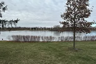 1250 N Streamwood Ln, Vernon Hills, IL 60061 - Photo 5