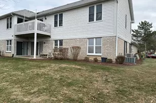 1250 N Streamwood Ln, Vernon Hills, IL 60061 - Photo 3