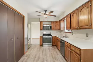 517 Hawthorne Ln, Peotone, IL 60468 - Photo 7