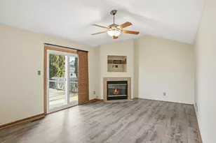 517 Hawthorne Ln, Peotone, IL 60468 - Photo 3