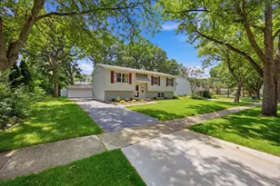 2713 Ravinia Ln, Woodridge, IL 60517 - Photo 1