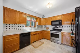2713 Ravinia Ln, Woodridge, IL 60517 - Photo 9