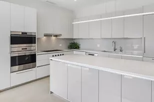 360 W Erie St, Chicago, IL 60654 - Photo 9