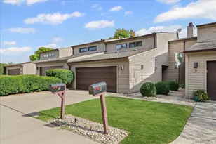 7 Briar Hill Cir, Champaign, IL 61822 - Photo 3