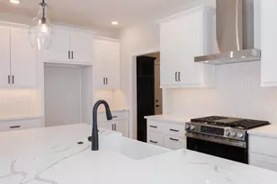 5214 Belvedere Dr, Bloomington, IL 61705 - Photo 11