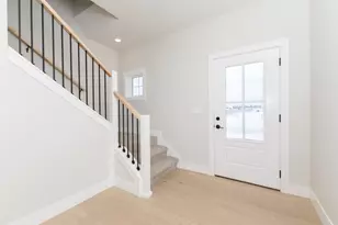 5214 Belvedere Dr, Bloomington, IL 61705 - Photo 3