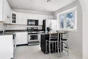 9858 Montrose Ave, Schiller Park, IL 60176 - Photo 5