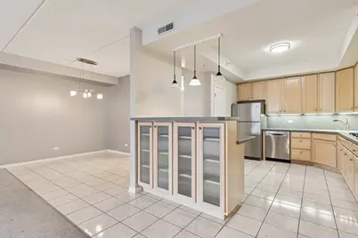 445 Village Green Court #201, Lincolnshire, IL 60069 - Photo 11