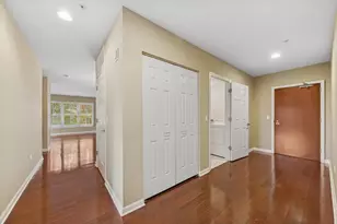 255 E Liberty Dr, Wheaton, IL 60187 - Photo 15