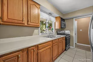 1103 Lawrence Ave, Elgin, IL 60123 - Photo 7