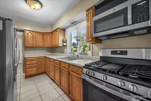 1103 Lawrence Ave, Elgin, IL 60123 - Photo 5