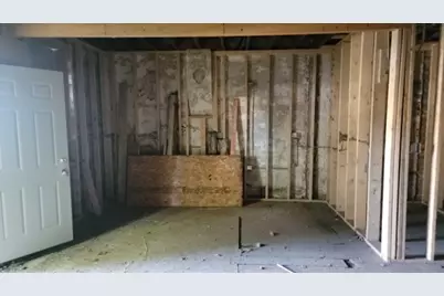 10734 S Langley Avenue, Chicago, IL 60628 - Photo 5