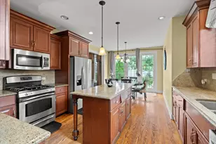 6241 W 80th St, Burbank, IL 60459 - Photo 5