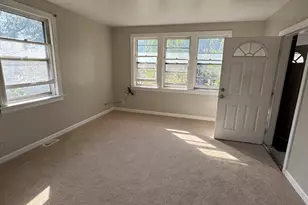 527 Ashland Ave, Elgin, IL 60123 - Photo 3