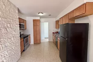 911 Kenmore Rd, Rockford, IL 61108 - Photo 5